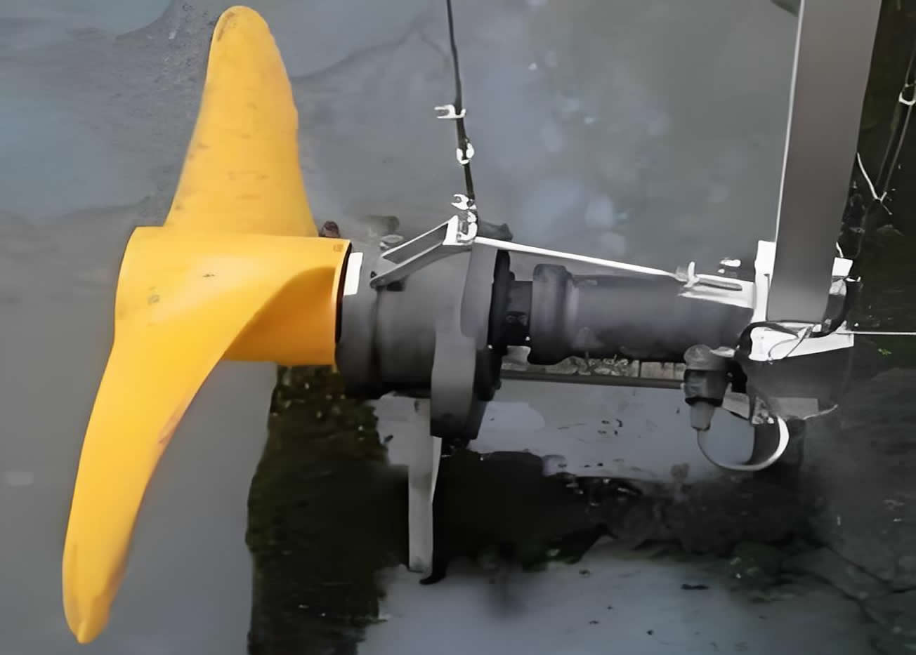 悬挂式低速推流器