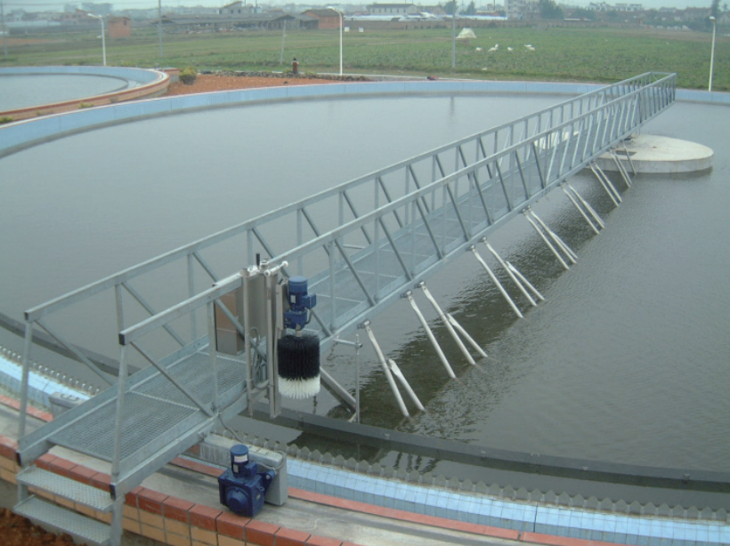 周边传动刮泥机