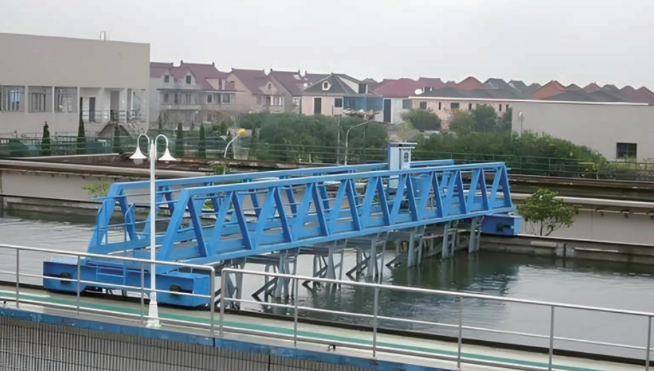 桁架式刮吸泥机