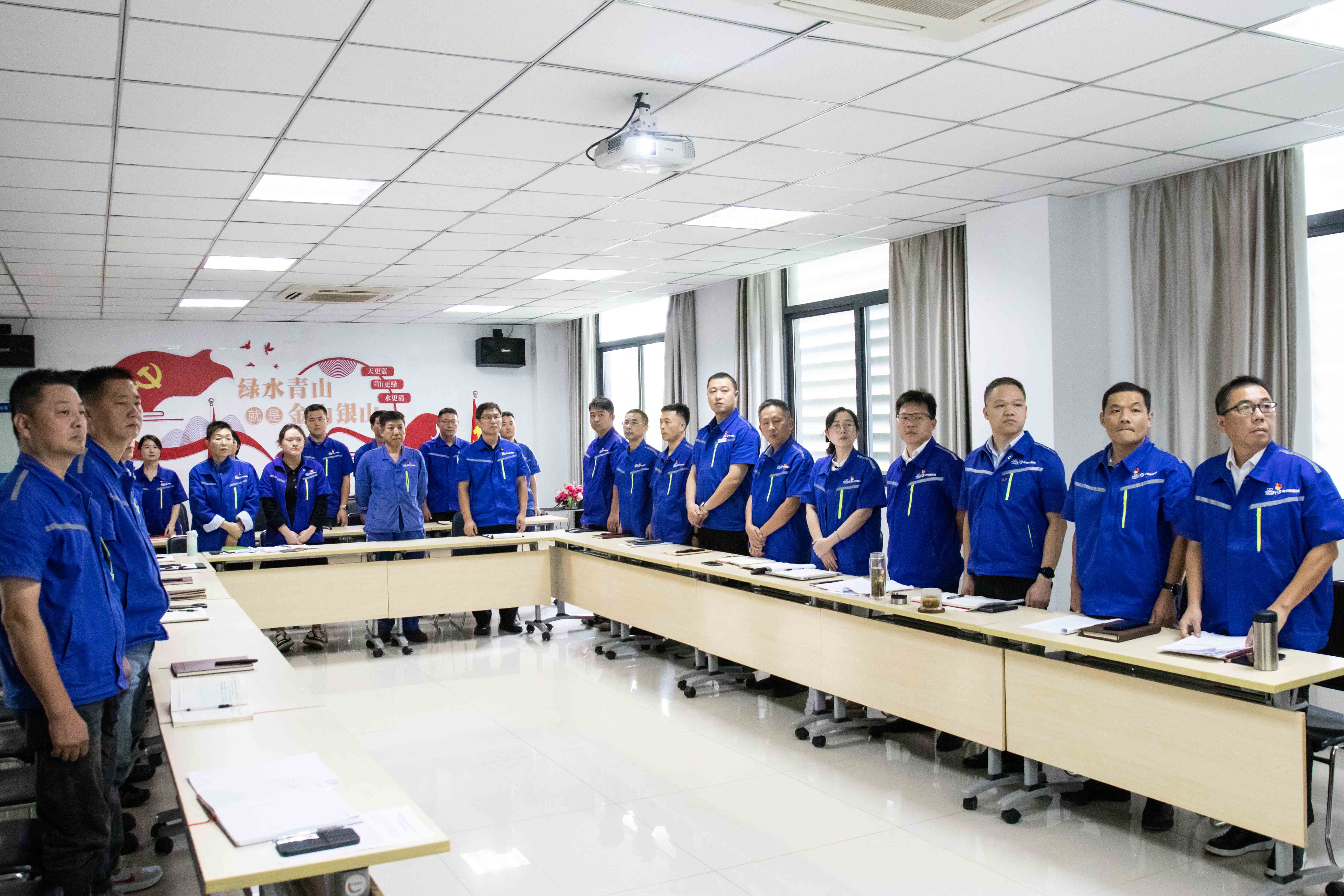 智能装备公司党支部召开党员大会暨9月主题党日活动